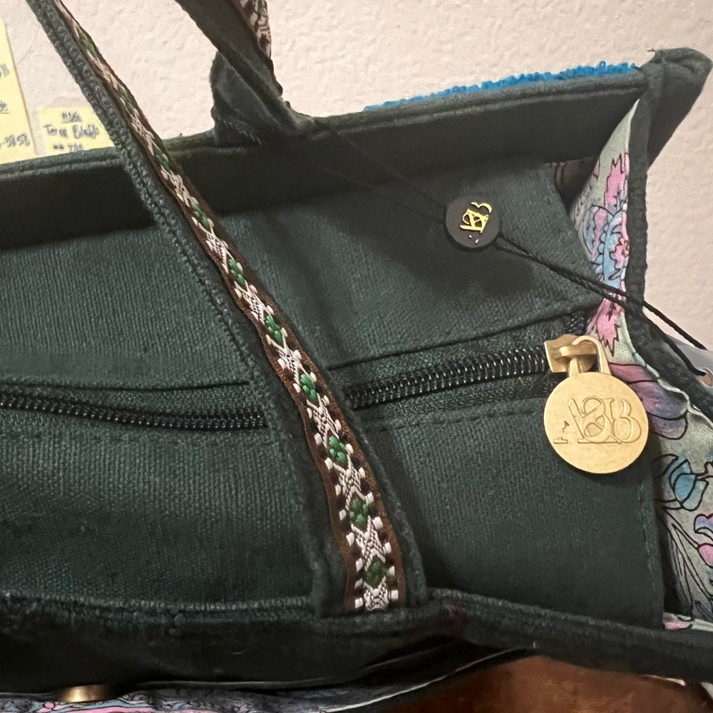 America & Beyond Beaded Evergreen Monstera Mini Tote - Picture 10 of 13
